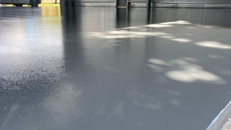 Decorative flake epoxy coating installed in Surrey home garage