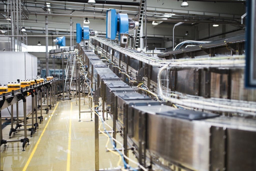 Beverage bottling and filling production line with seamless industrial flooring
