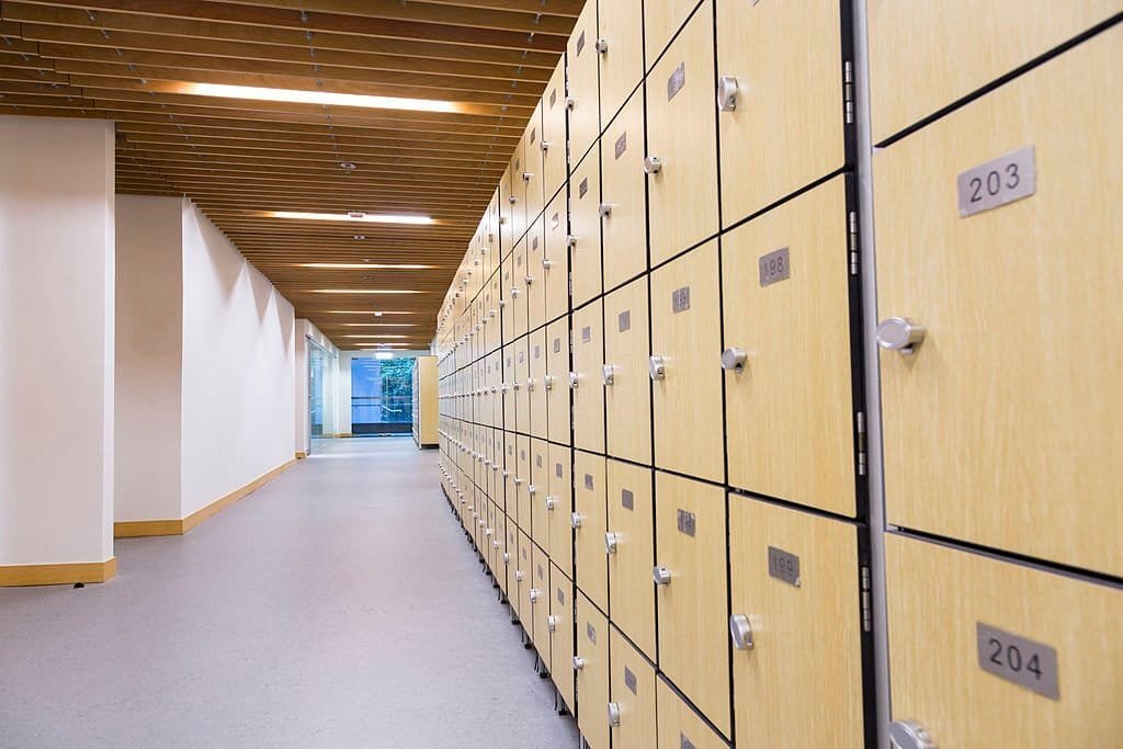 School corridor with lockers and a light-coloured floor